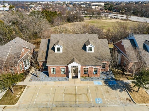 109 River Oaks 