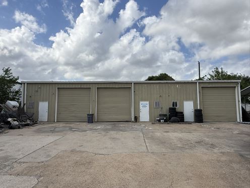 6715 Almeda Genoa Rd, Houston, TX 77075- 3,000sf bldg, 12,219sf lot
