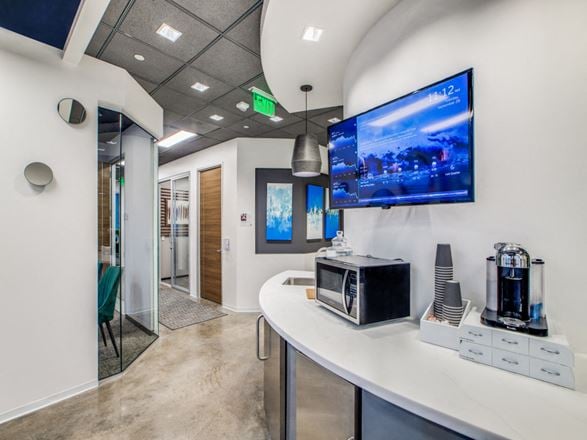 Lucid Private Offices - Downtown Houston Main Street