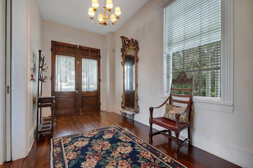 410 N Calhoun St
