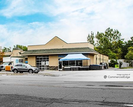 Commercial space for Rent at 10325 Highland Road in White Lake