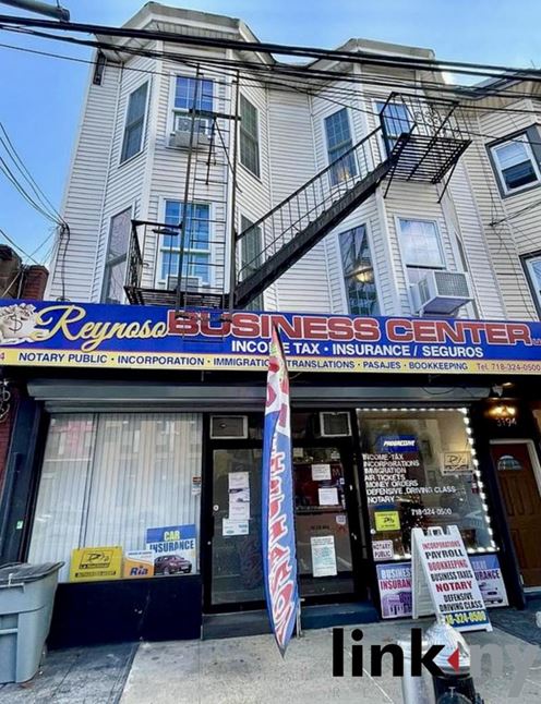 3194 Webster Ave