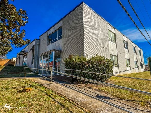 Multi-Tenant Office/Medical Building | Sale or Lease | ±13,000 SF | ±7,691 SF Available