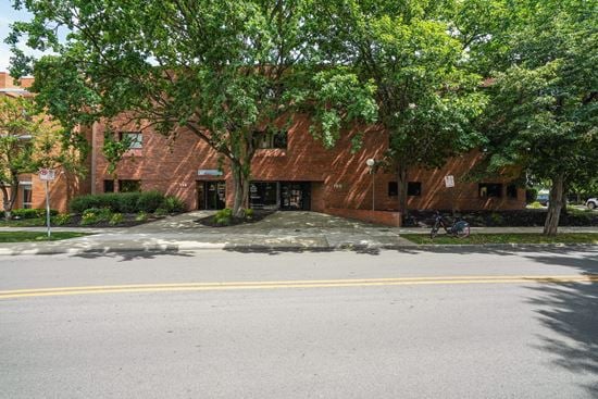 100 W 3rd Ave