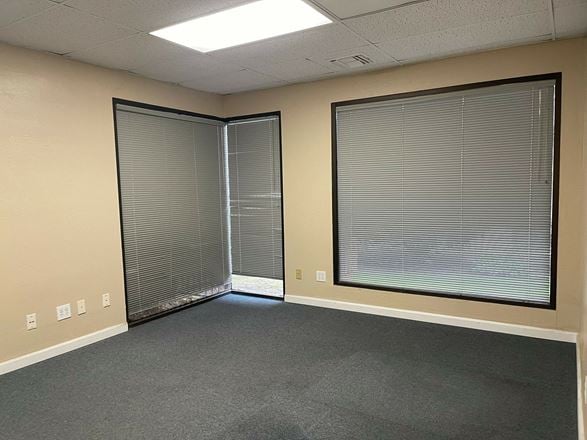 Multiple Professional Office Units in Shaw-Sixth Square