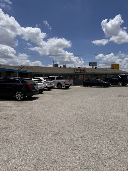 Retail space for Sale at 2458 Harry Wurzbach Rd in San Antonio