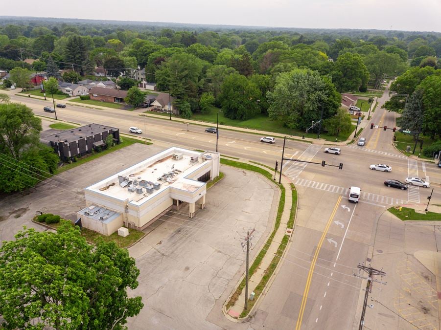 Freestanding Drive-Thru Restaurant Building in Rockford, Illinois