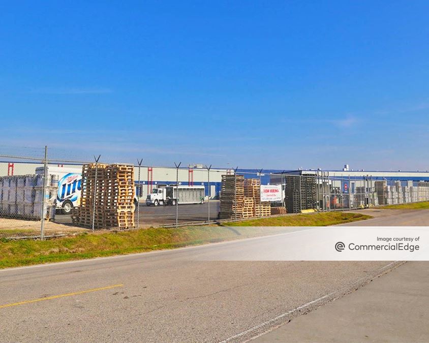 7100 High Life Drive, Houston, TX 77066