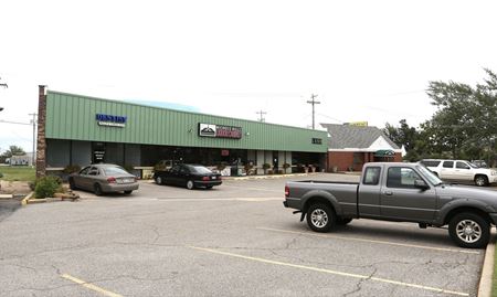 Retail space for Rent at 7602-7610 North Western Avenue in Nichols Hills