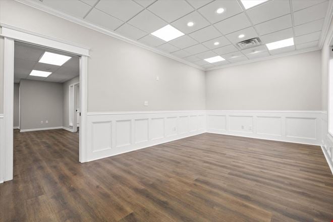 2 Executive Suites 