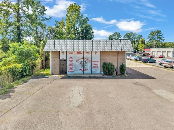 Retail/Warehouse Commercial Building