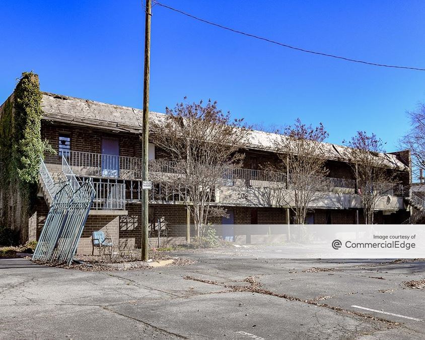 Lindsay Square 213 North Lindsay Street Office Building
