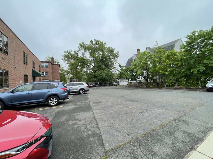 609 Farmington Ave