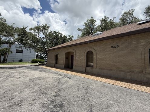 2325 S Tamiami Trl