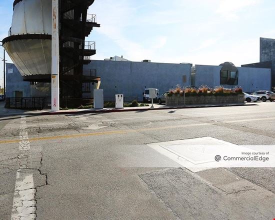 Conjunctive Points - What Wall & 3520-3526 Hayden Avenue