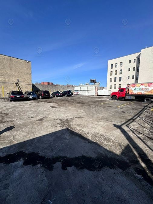 30,000 SF | 4029 Park Avenue | Parking/Land For Lease