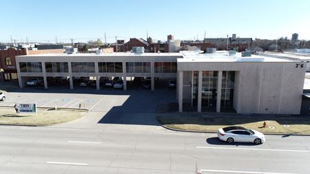 Photo of commercial space at 226 W Gray St in Norman
