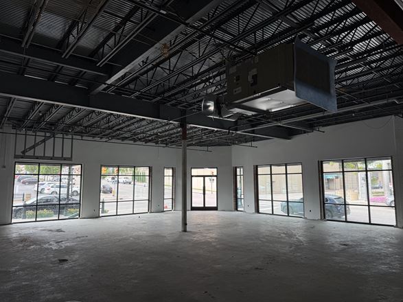 201 E 2nd St - Mixed Use