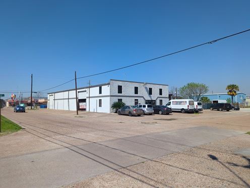 South Houston Warehouses: 10,410 sq ft / 28,400 sq ft Lot