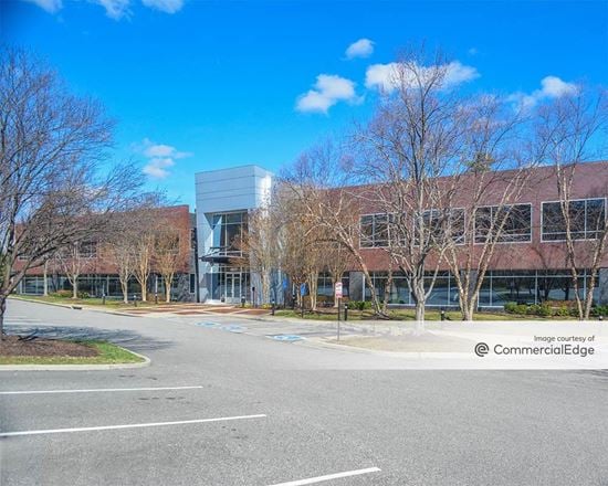 Innsbrook Corporate Center - Lakebrooke Pointe