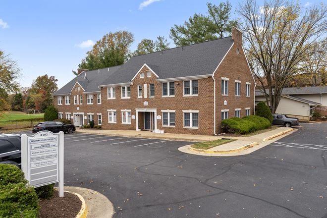 MOVE IN READY DAY SPA / MEDICAL OFFICE/ MASSAGE THERAPY SPACE FOR LEASE IN TYSONS CORNER
