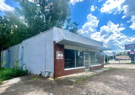 Photo of commercial space at 2261 S Oates St in Dothan