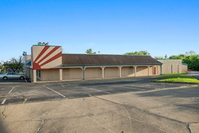 7567 Mall Road