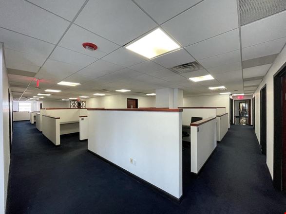 Salman Suites - 35 Journal Square