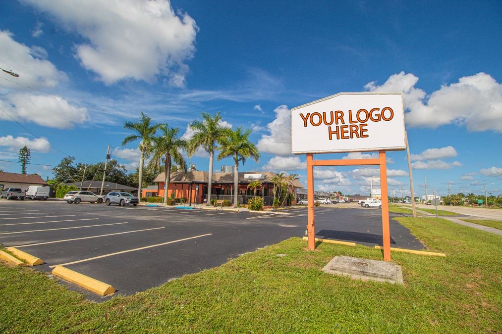 Turnkey Restaurant with Great Visibility in North Fort Myers