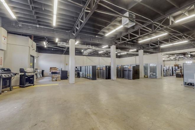 5913 - 5915 Central Ave NE