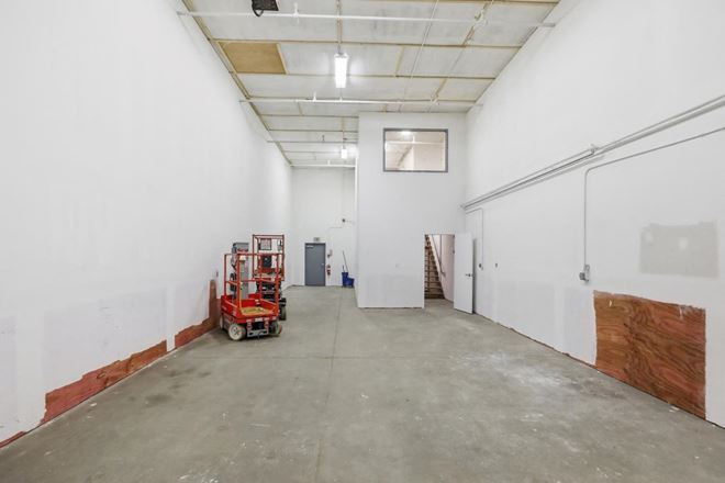 1,800 sf Industrial/ Contractor Space for Lease in Rowley, MA 