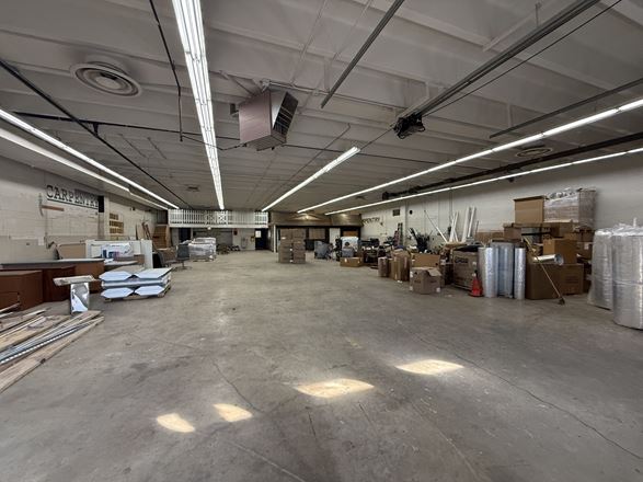 Suite 319 Flex Warehouse