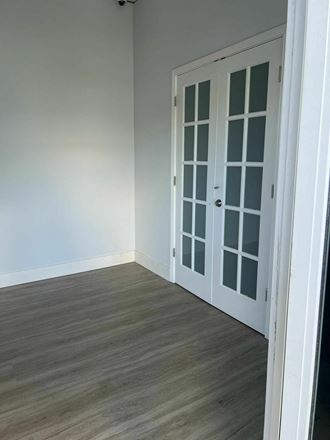 Miami Airport Center - Corner Office/Warehouse for Lease