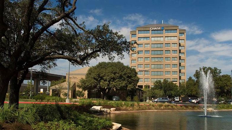 Executive Workspace - Lakeline