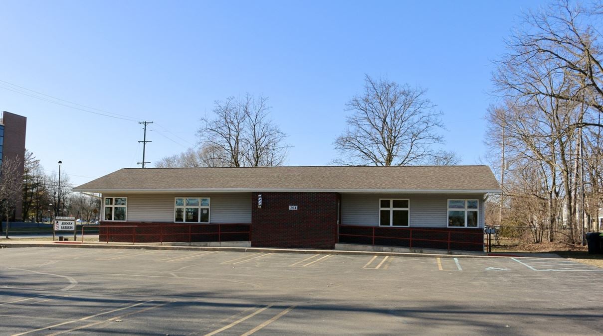 CORNER COMMERCIAL BUILDING USED AS BARBERSHOP BUT CAN REDEVELOPMEMNT!!