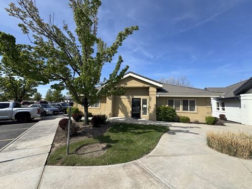 5593 N. Glenwood St.