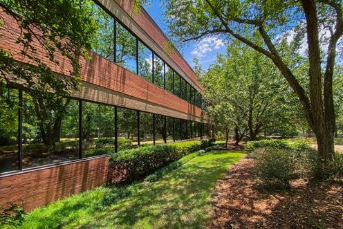 795 Woodlands Parkway
