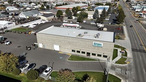 Industrial Warehouse & Showroom for Sublease
