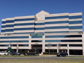8230 leesburg pike