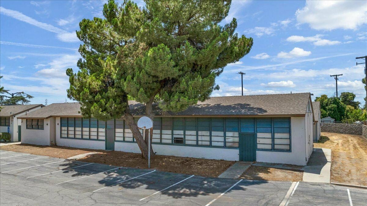 (9) Special Purpose Buildings on ±4.07 Acres in Fresno, CA