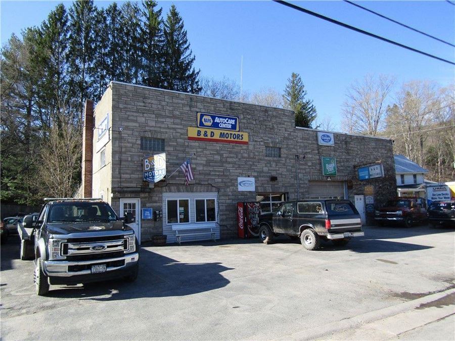 885 Main St