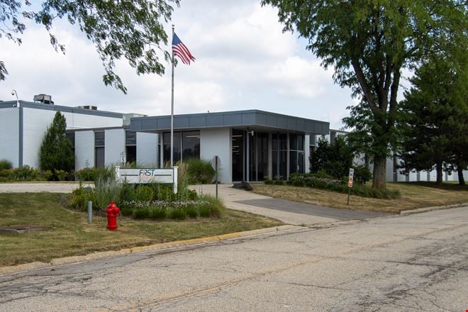 264,730 SF for Sale/Lease | 1600 Industrial Drive, McHenry, IL