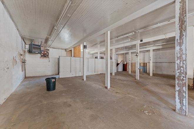 300 S Main St
