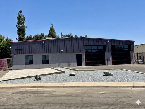 9,978 SF Industrial Warehouse for Lease in Fresno, CA