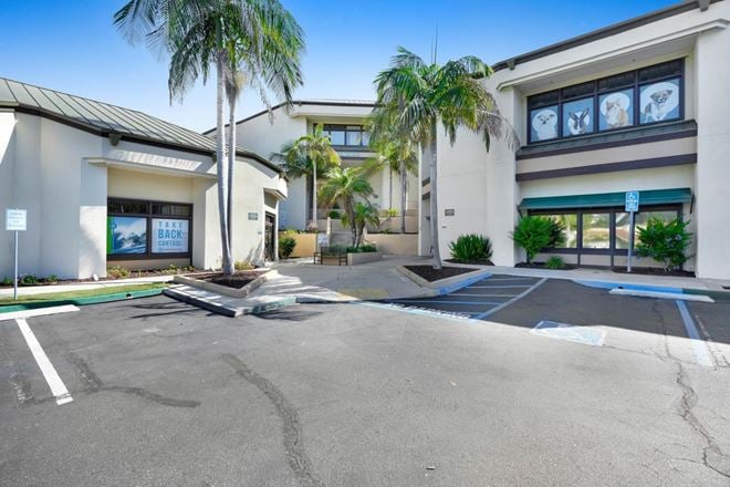 285 North El Camino Real