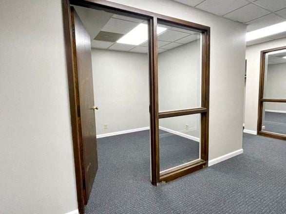 5113 N Executive Dr Suite 106 Microsuites