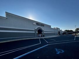 Forest Oaks Plaza