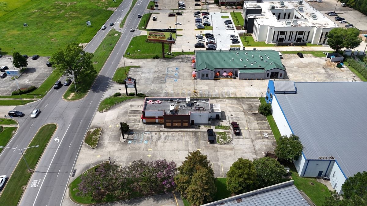 Vacant Free Standing QSR For Lease
