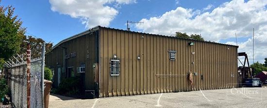 For Lease - Warehouse with Just Under ±1 Acre of Yard Space