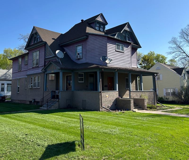 632 W 7th St